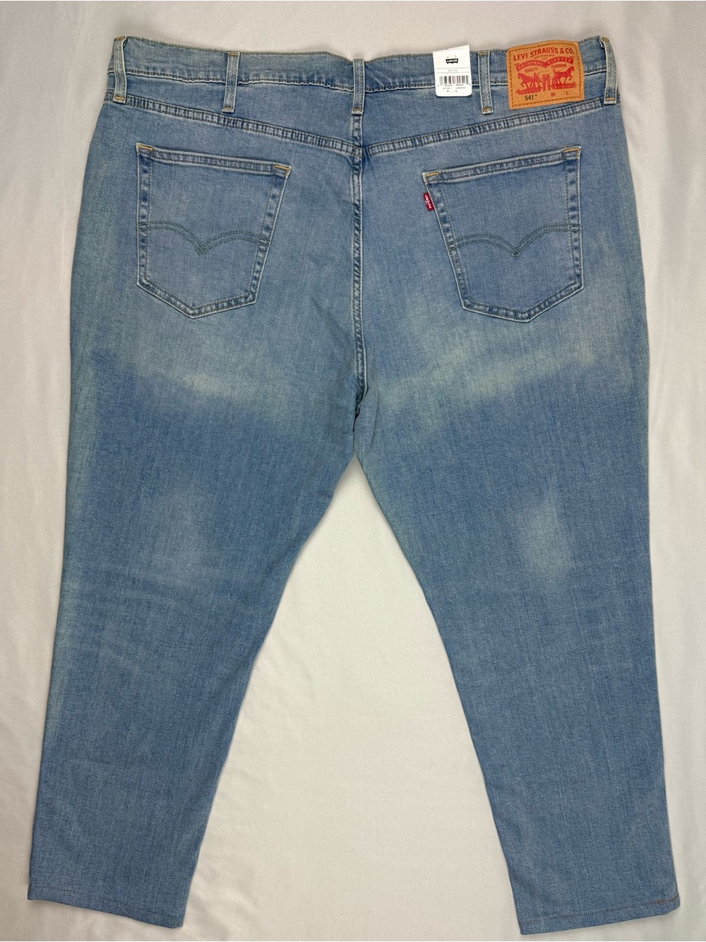 Levis 541 Mens Athletic Taper Jeans 46 x 27 Light Washed Blue Denim B7